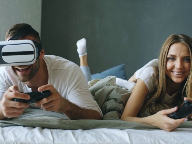 Jeux courts et sûrs pour rire en voiture à deux